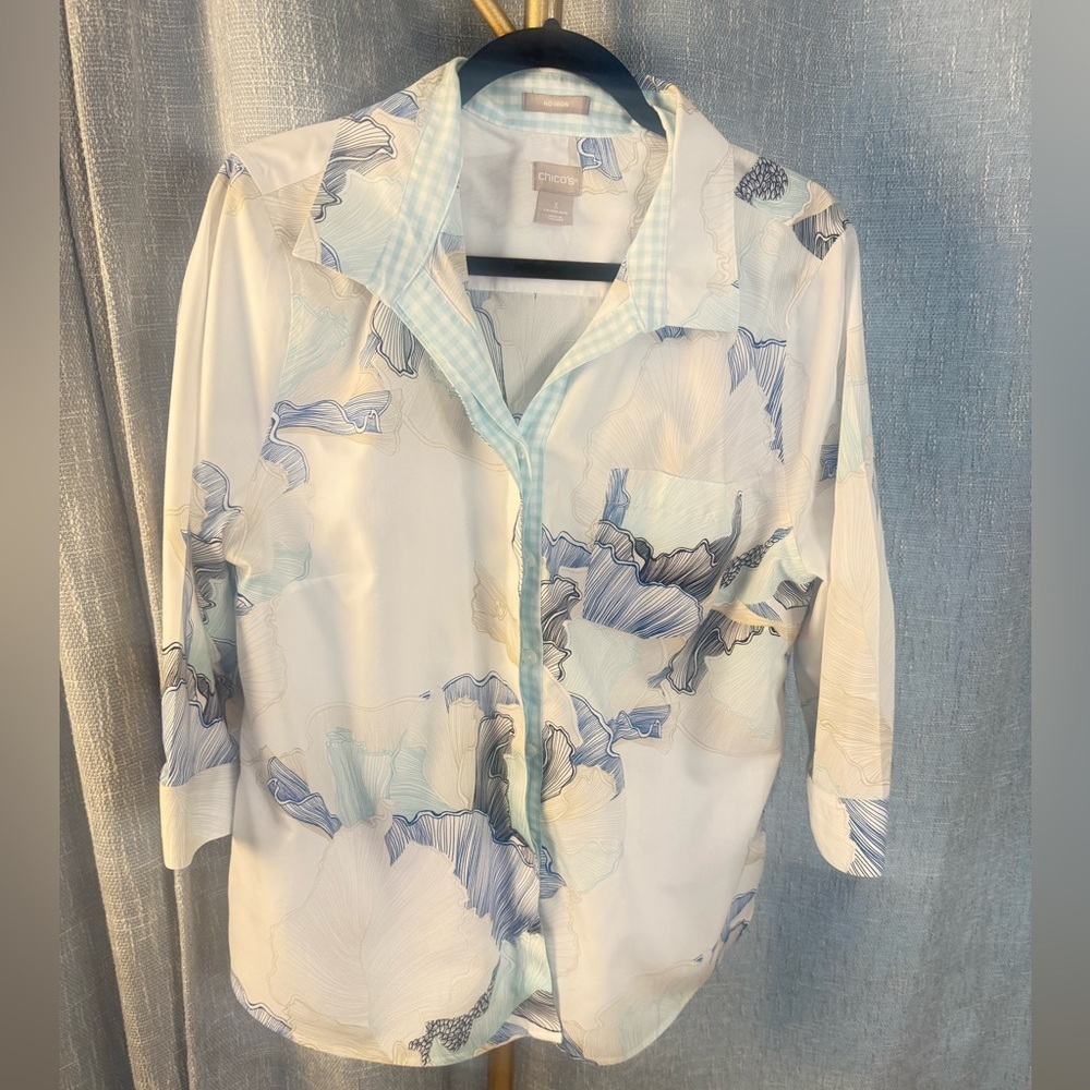 Chaus Women's Light Blue Floral Button-Up Shirt